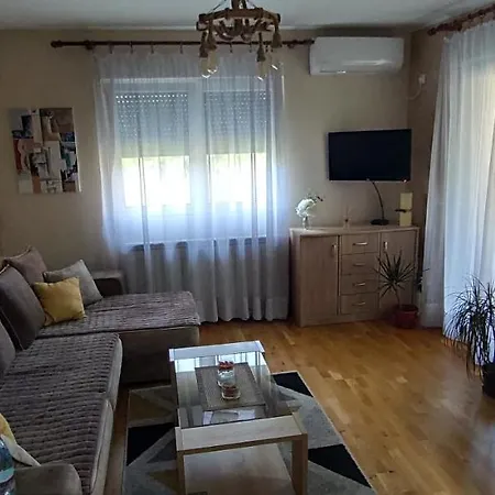 Lui Apartman *